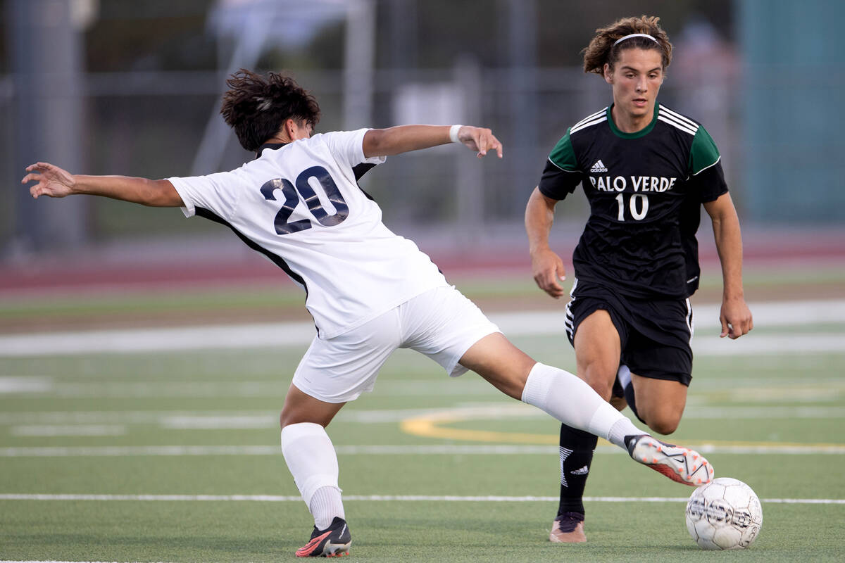 Coronado’s Cy Adams (20) steals the ball from Palo Verde’s Francesco Traniello (1 ...
