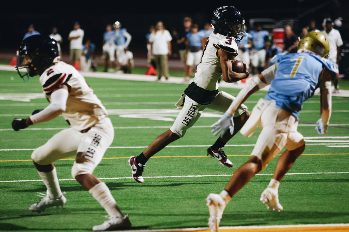 Las Vegas quarterback Tanner Vibabul (3) runs the ball into the end zone for a touchdown during ...