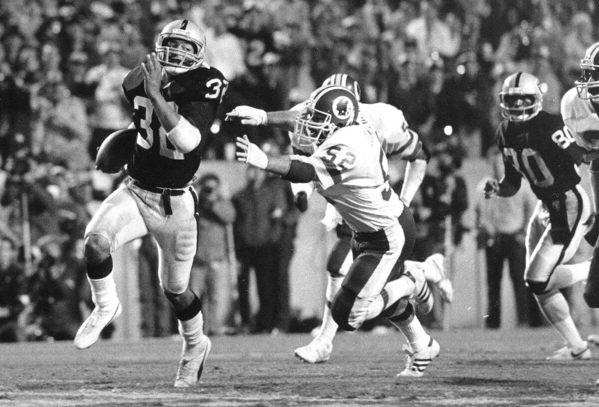 FILE - In this Jan. 22, 1984, file photo, Los Angeles Raiders running back Marcus Allen (32) ou ...