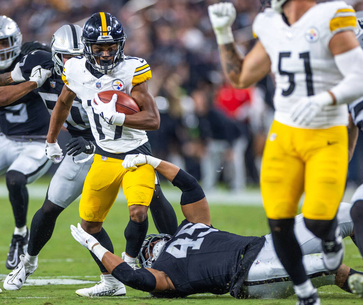 Pittsburgh Steelers safety Trenton Thompson (17) looks to run through a tackle attempt by Raide ...