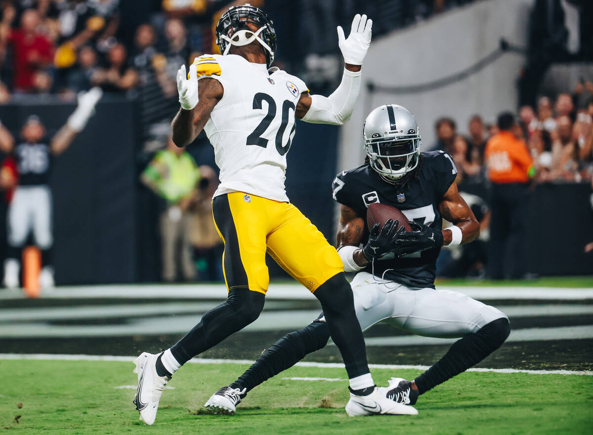 Pittsburgh Steelers cornerback Patrick Peterson (20) looks for the ball as Raiders wide receive ...