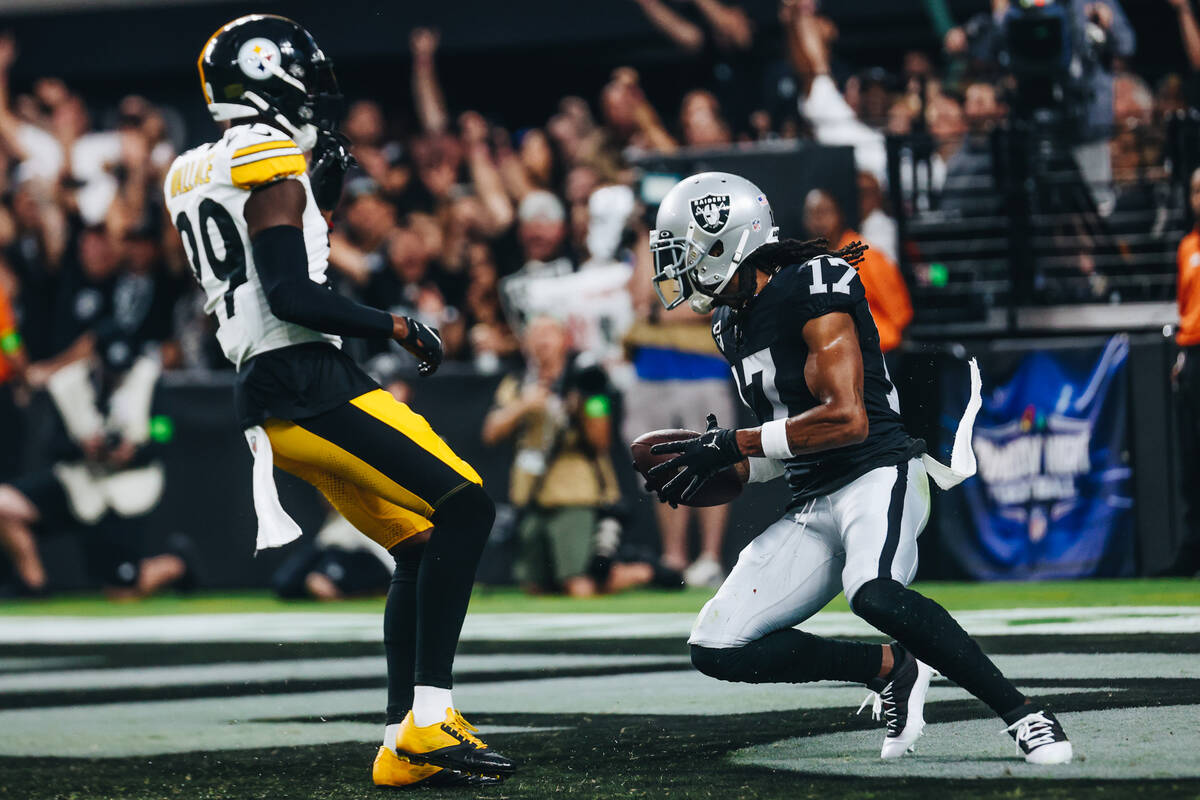 Raiders wide receiver Davante Adams (17) catches a touchdown during the first half of a game ag ...