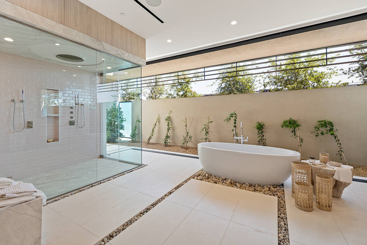 Master bath. (Coldwell Banker Premier Realty)