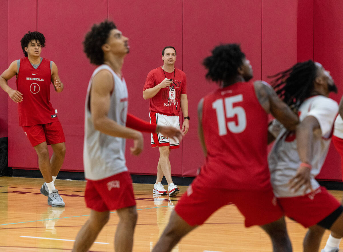 UNLV's men's basketball head coach Kevin Kruger, center, watches his players practice, on Wedne ...