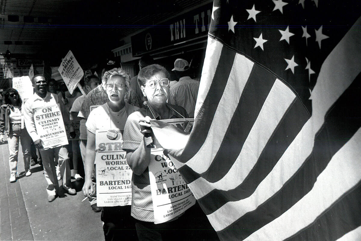 Picketers holding the Flag on April 27, 1990. (Las Vegas Review-Journal)
