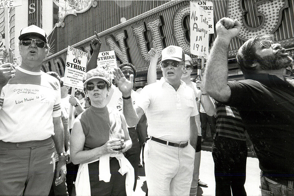Bartenders Union members strike in front of the Golden Nugget in 1984. (Las Vegas Review-Journal)