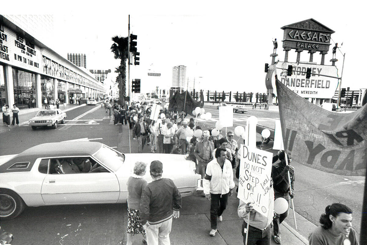 Picketers on the Strip in 1984. (Las Vegas Review-Journal)