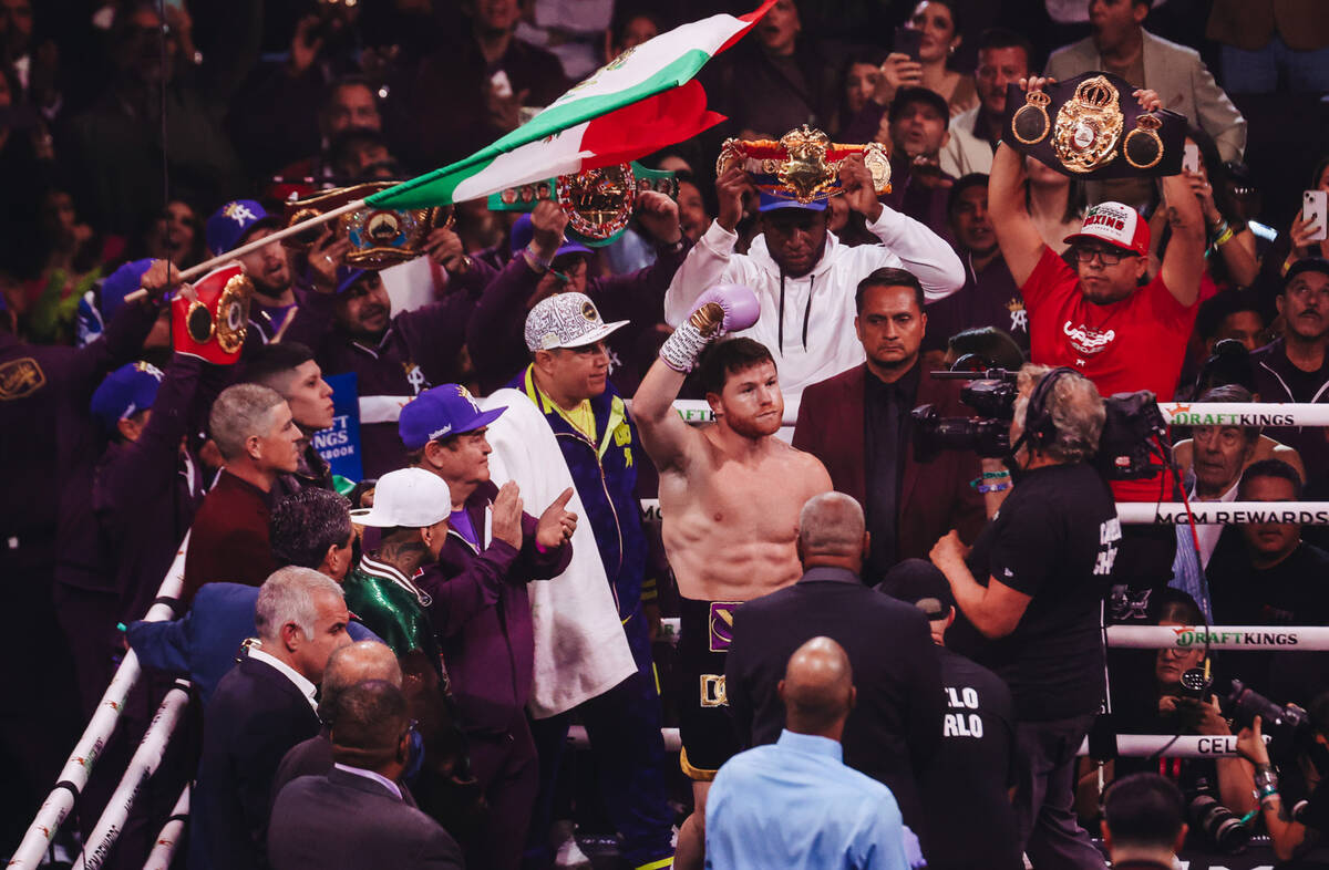 Nobody can beat this Canelo' - Undisputed super-middleweight champion  Alvarez smothers Jermell Charlo - Eurosport