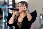 Grammy winner jams with Las Vegas street performer