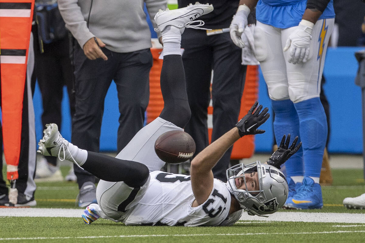 Raiders wide receiver Hunter Renfrow (13) can’t haul in the football during the first ha ...