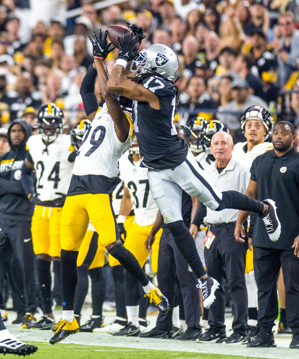 Raiders wide receiver Davante Adams (17) battles for a reception with Pittsburgh Steelers corne ...
