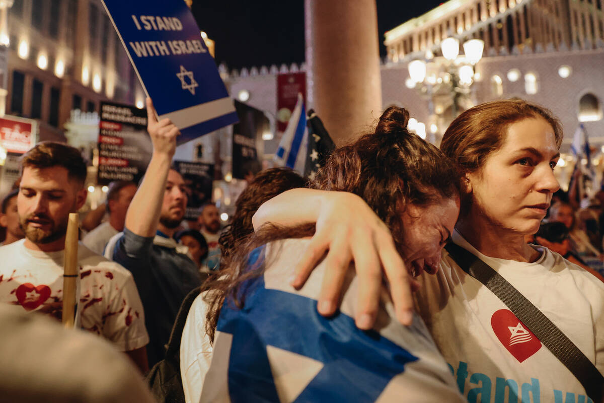 Las Vegas locals take to The Strip for 'Stand with Israel' rally