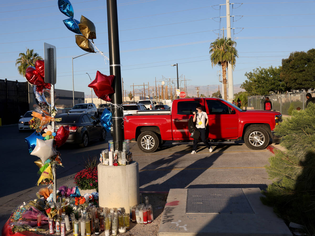 Students get dropped off for school at Somerset Academy’s Losee in North Las Vegas, Mond ...