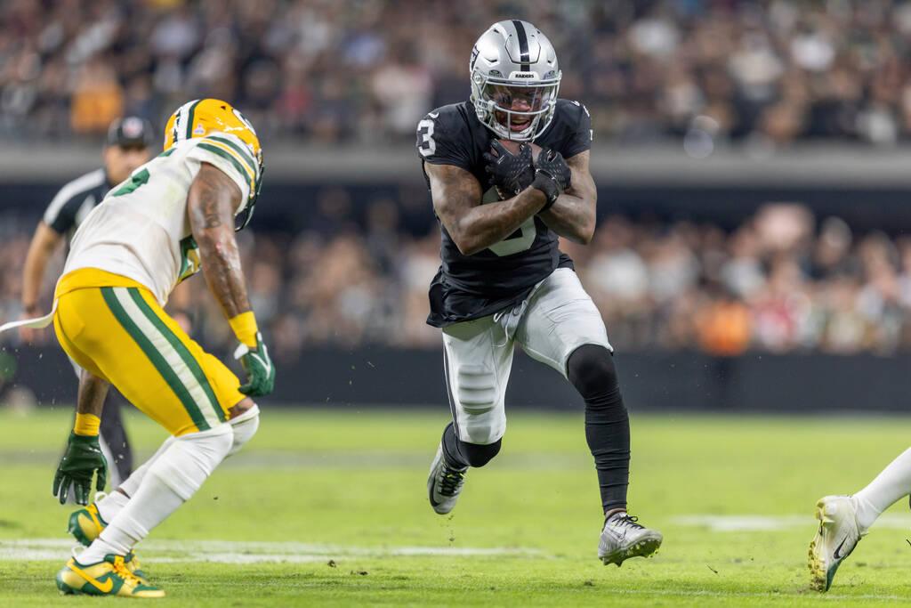 Analysis: Raiders' wild win gives NFL playoffs strong start