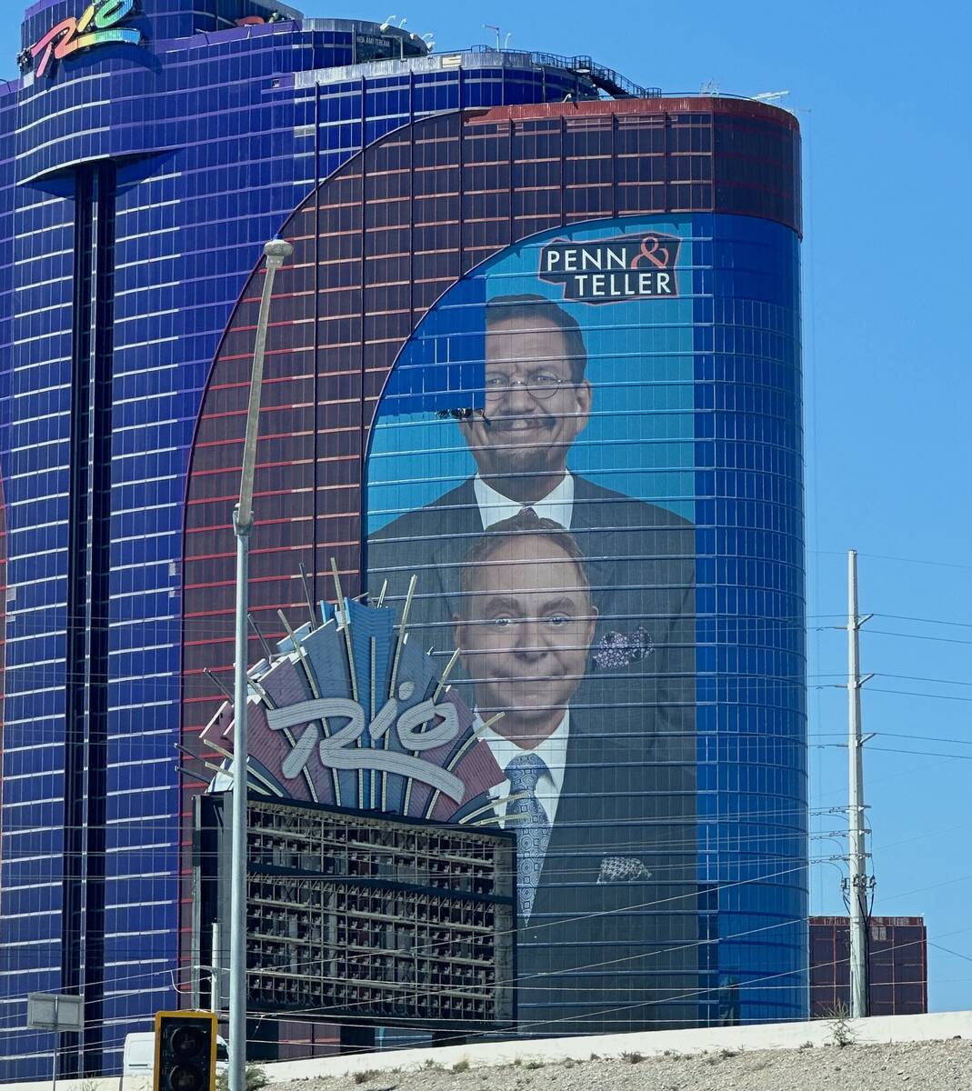The Penn & Teller building wrap is shown being peeled from the Rio on Wednesday, Sept. 6, 2023. ...