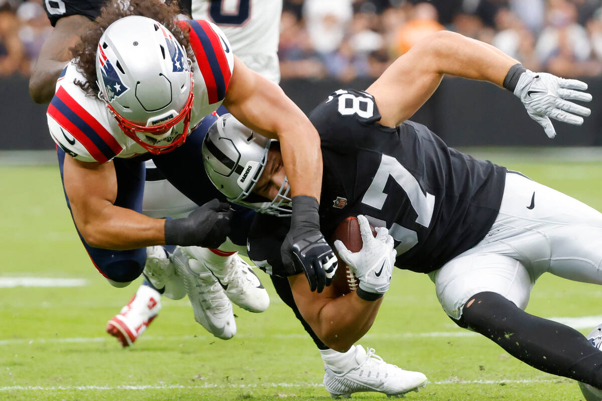 Patriots' lateral decision leads to insane loss to Raiders