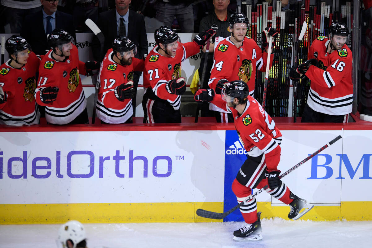 Blackhawks win franchise-best ninth in a row