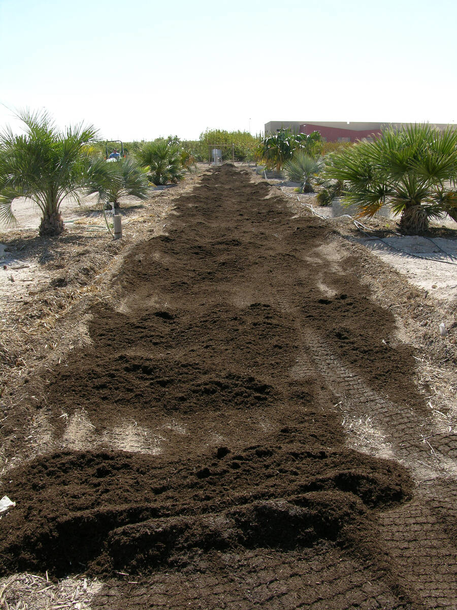 Adding about a half-inch layer of compost during production. (Bob Morris)