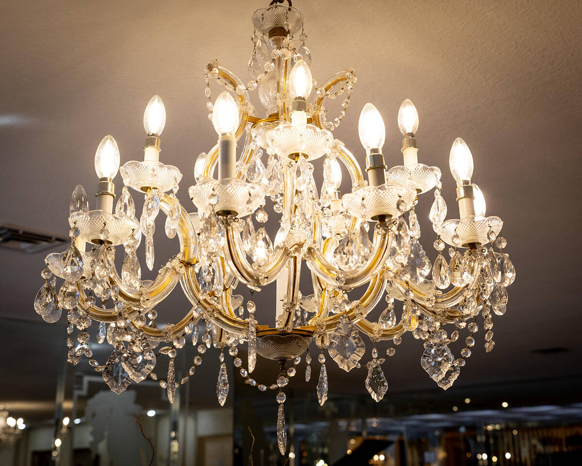 The Liberace mansion has several chandeliers. (Tonya Harvey Real Estate Millions)
