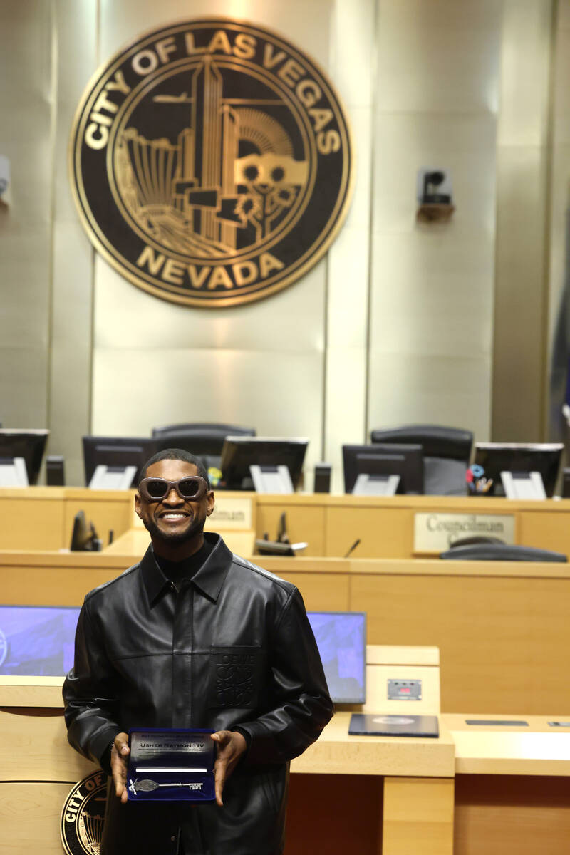Usher shows his key to the City of Las Vegas during a ceremony at City Hall Tuesday, Oct. 17, 2 ...