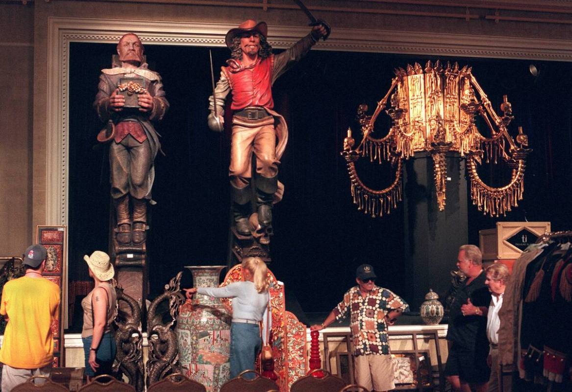 People check out auction items at Treasure Island ballroom in 2003. (RJ photo by Ralph Fountain)