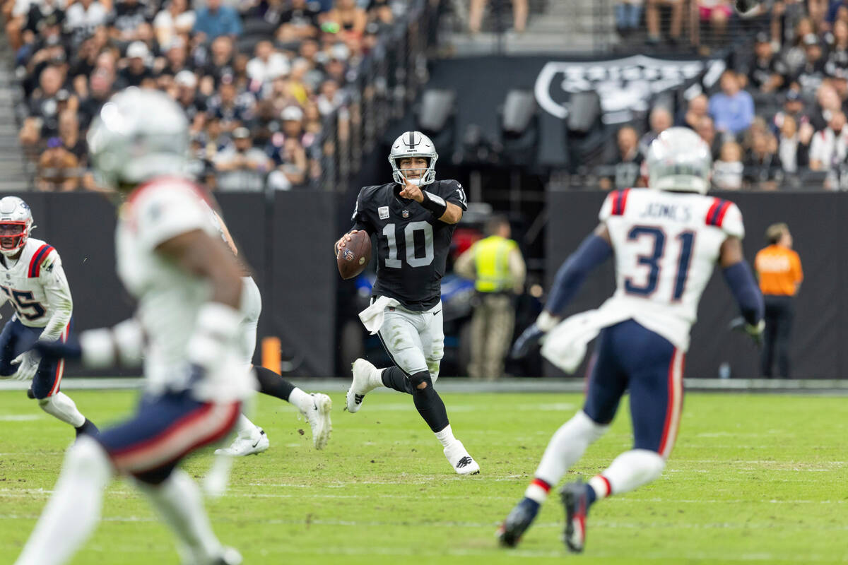 Las Vegas Raiders quarterback Jimmy Garoppolo (10) looks to pass against the New England Patrio ...