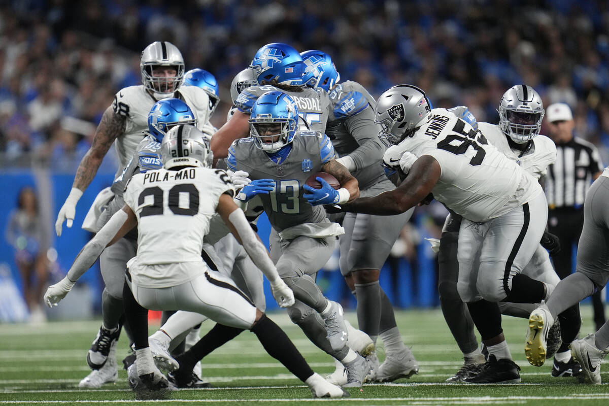 Detroit Lions running back Craig Reynolds (13) rushes during the first half of an NFL football ...