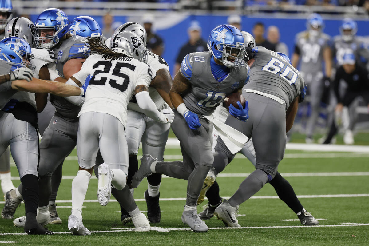 Detroit Lions running back Craig Reynolds (13) rushes during the first half of an NFL football ...