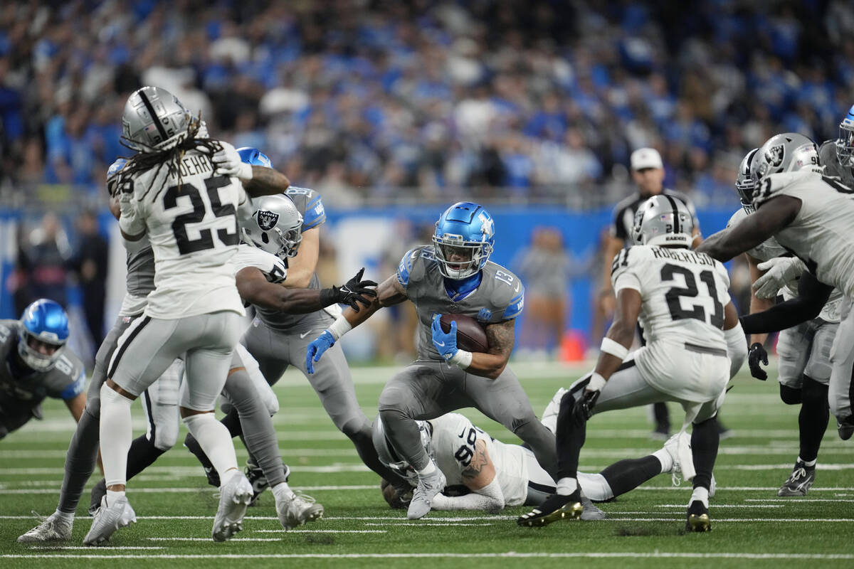 Detroit Lions running back Craig Reynolds rushes during the second half of an NFL football game ...
