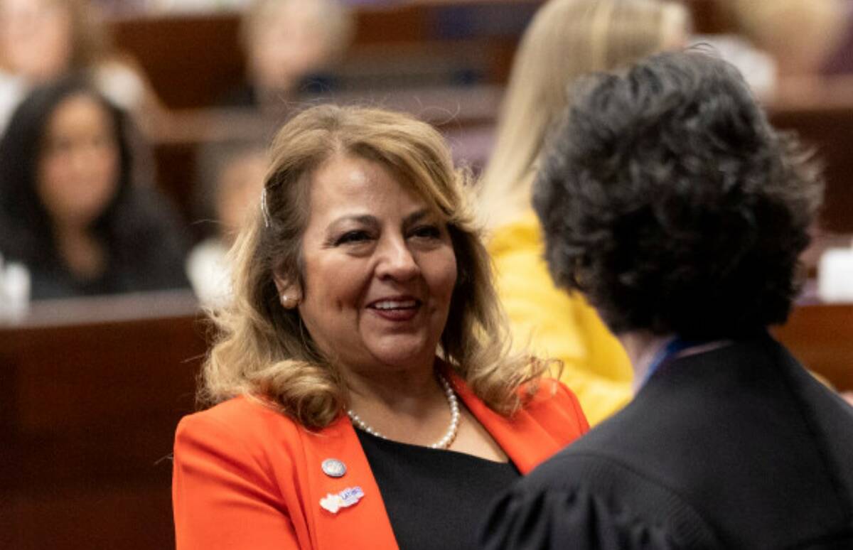 Assemblywoman Bea Duran, D-Las Vegas, shakes the hand of Chief Justice Lidia S. Stiglich during ...