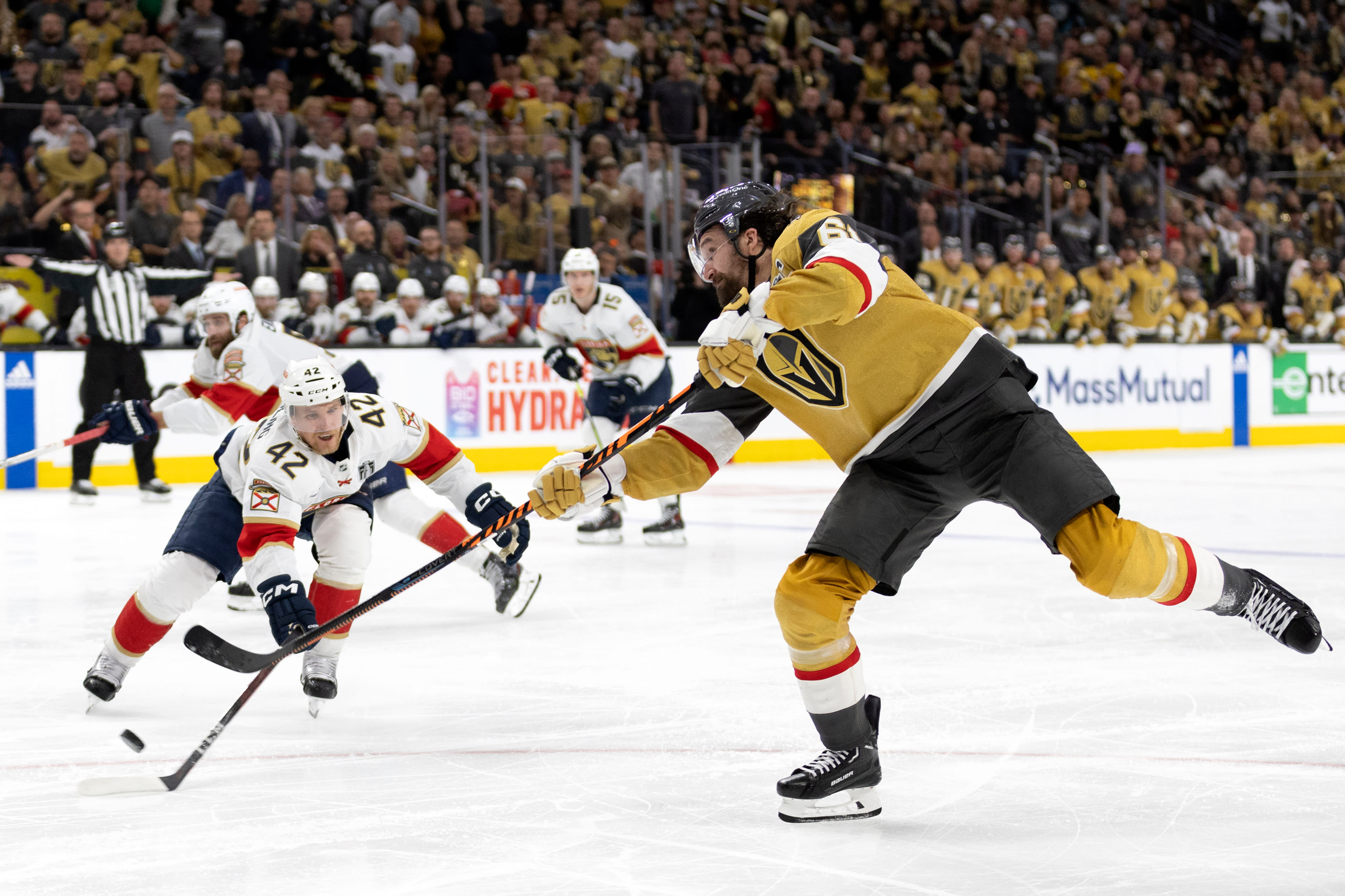 Mark Stone leaves game with upper-body injury