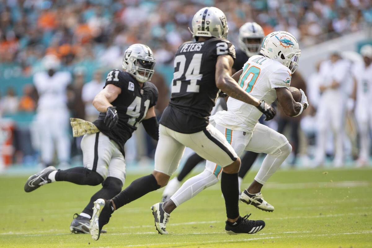 Miami Dolphins wide receiver Tyreek Hill (10) blows past Raiders cornerback Marcus Peters (24) ...