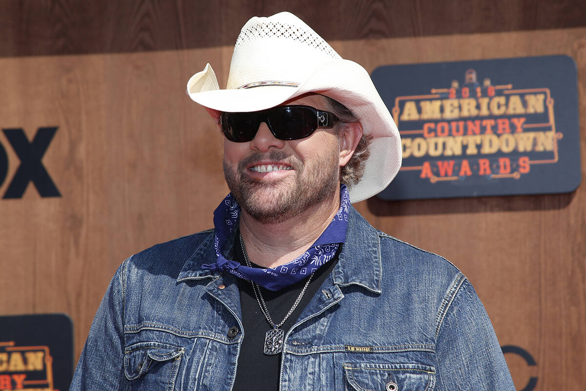 Toby Keith arrives at the American Country Countdown Awards at the Forum on Sunday, May 1, 2016 ...