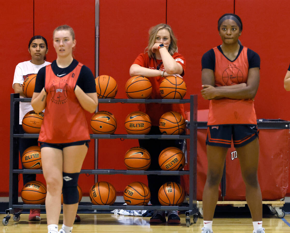 UNLV Lady Rebels head coach Lindy La Rocque, center, watches her players during team practice, ...