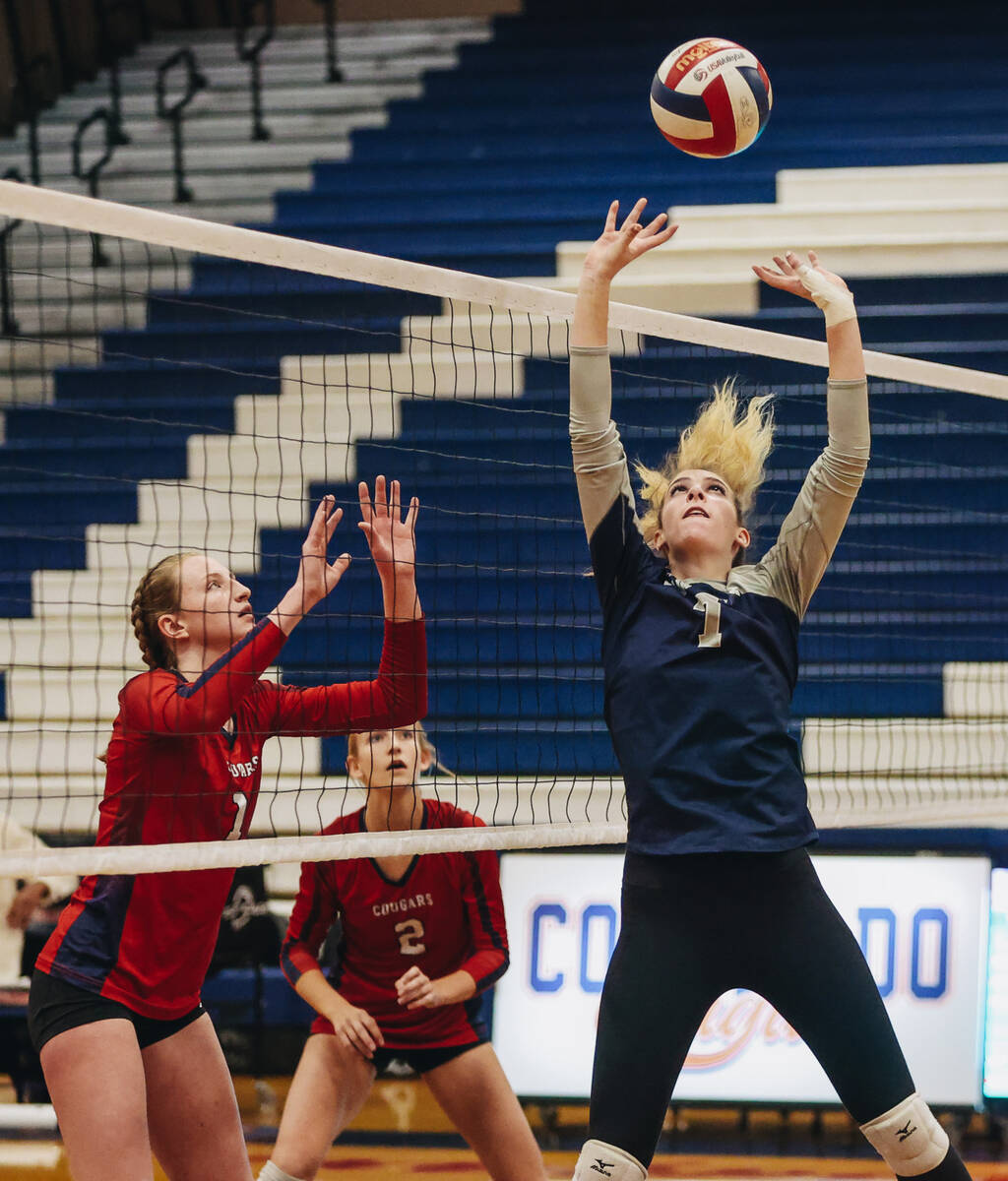 Shadow Ridge setter Madi Miller (7) reaches to save the ball during a Class 5A Southern Region ...