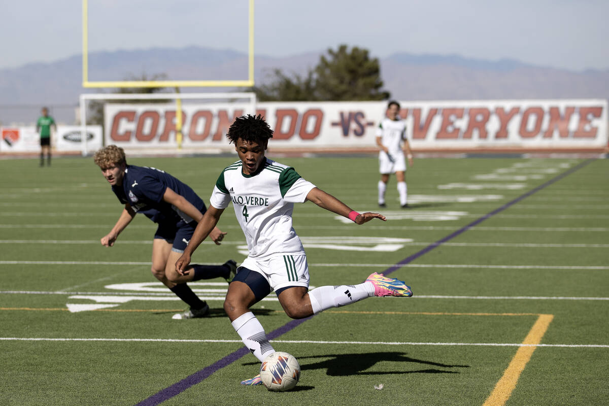 Palo Verde midfielder Ajani Smith (4) attempts a goal during the first half of a Class 5A South ...