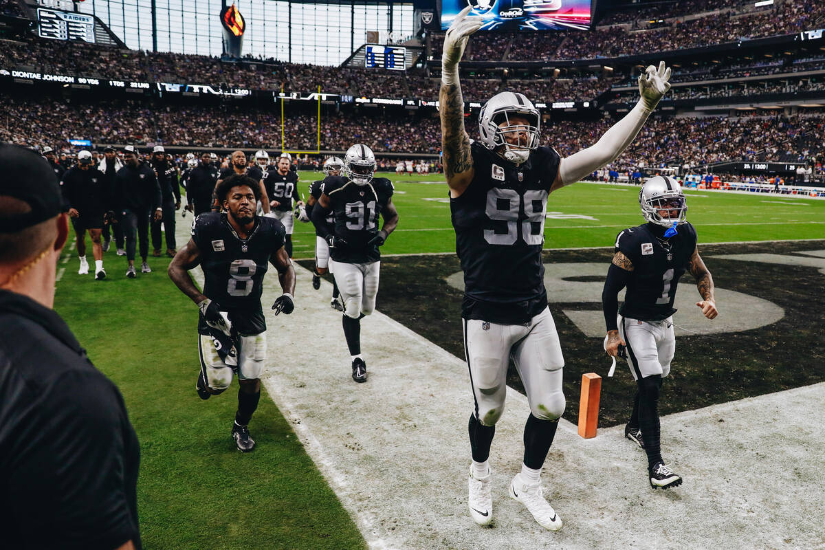 Raiders defensive end Maxx Crosby (98) celebrates being ahead of the New York Giants at halftim ...