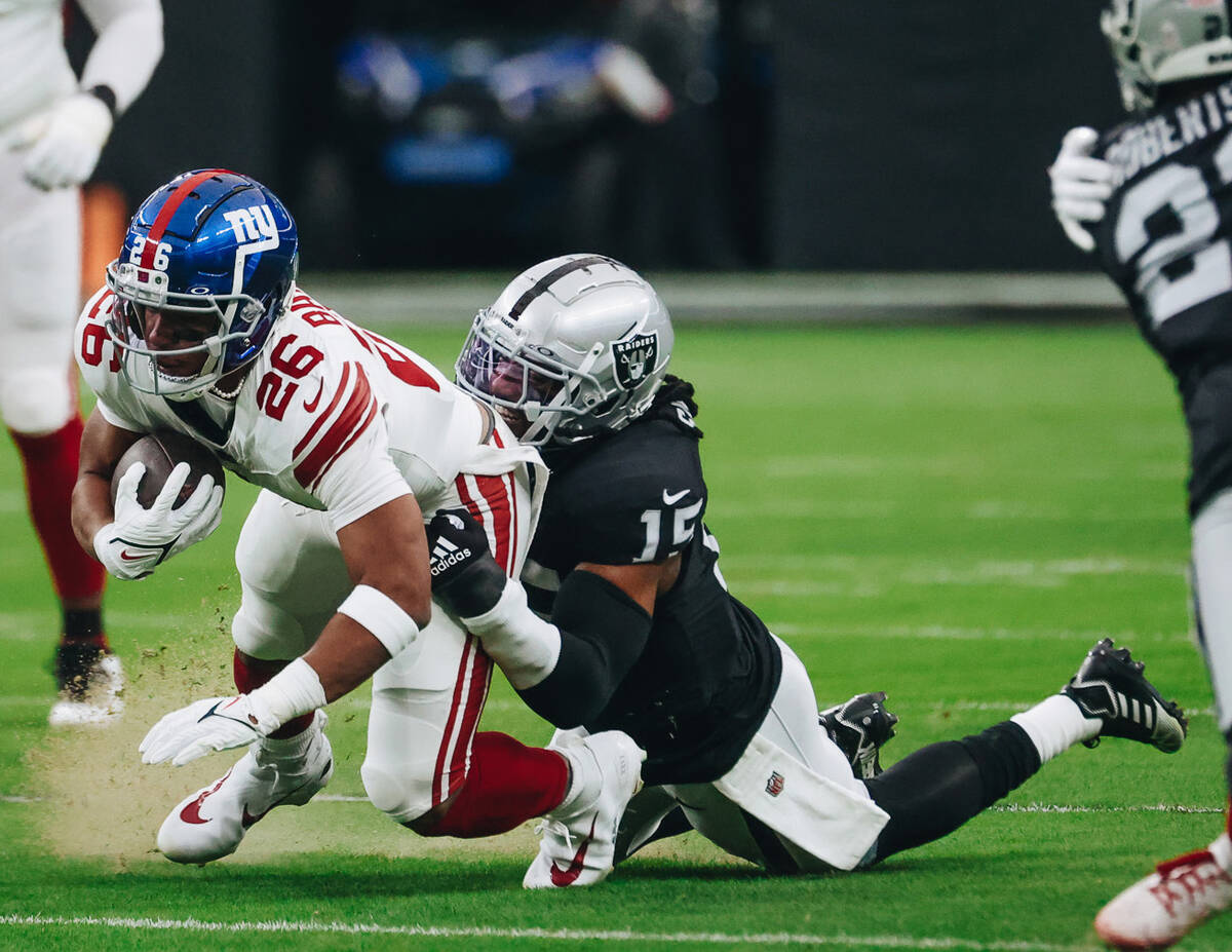 Raiders linebacker Jaylon Smith (15) smiles as he takes down New York Giants running back Saquo ...