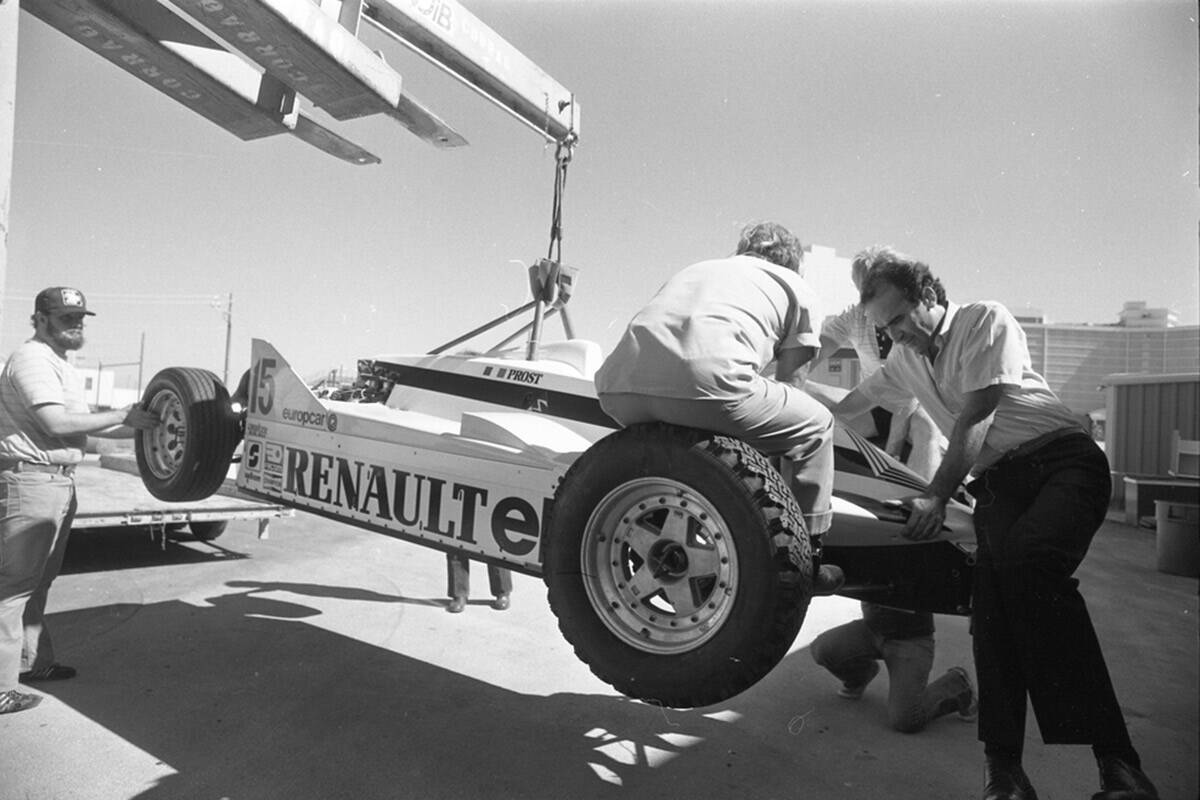 Crews prepare for the first Caesars Palace Grand Prix in October1981. (Las Vegas Review-Journal)