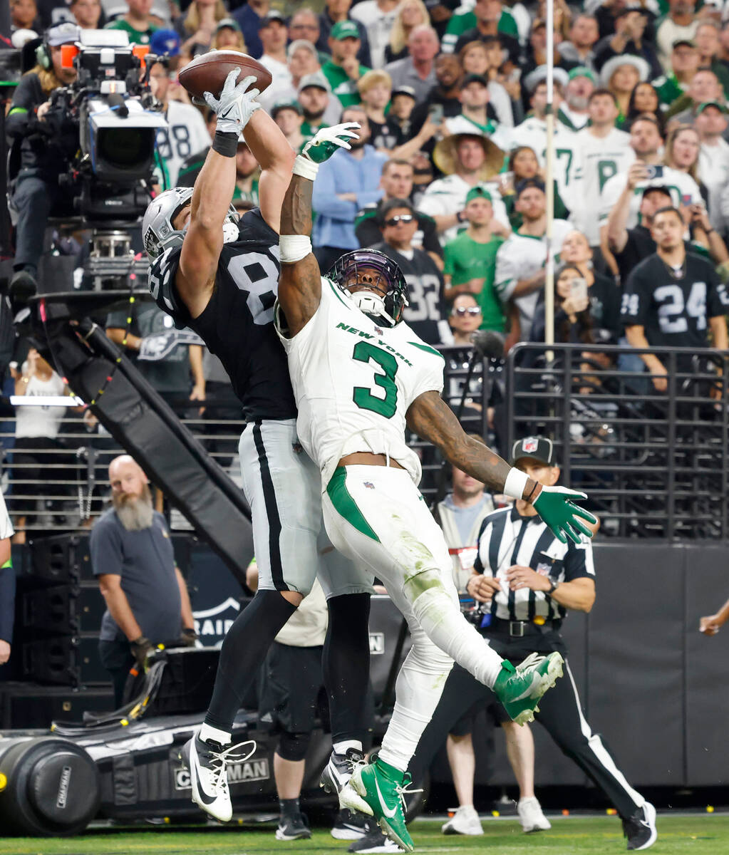 Raiders tight end Michael Mayer (87) catches a touchdown pass as New York Jets safety Jordan Wh ...