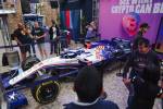 F1 pop-up shops draw in fans without tickets