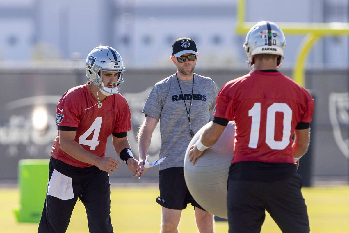 Raiders quarterback Aidan O'Connell (4) works a drill with offensive coordinator Bo Hardegree, ...