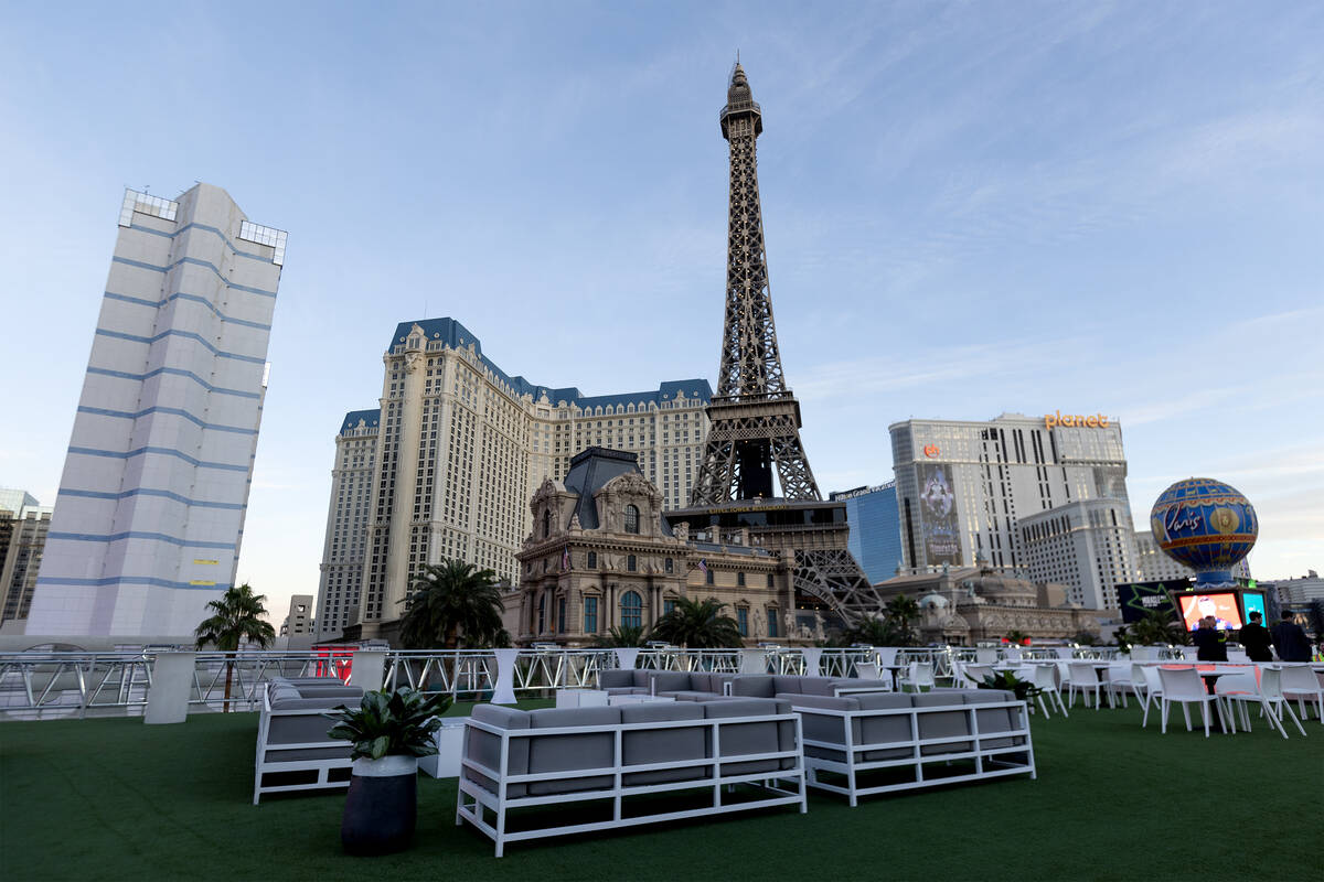 LA Kings continue their Las Vegas club tour with Stanley Cup at Bellagio