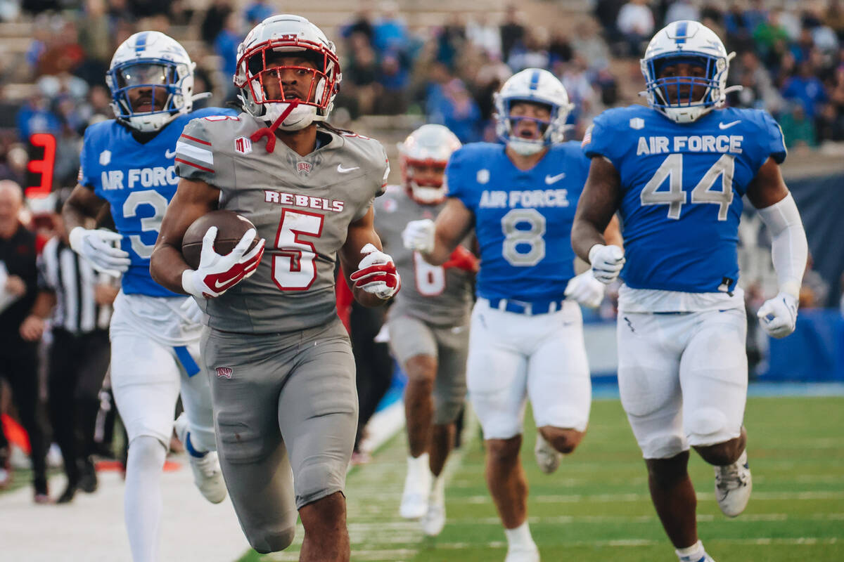 UNLV running back Vincent Davis Jr. (5) runs down the field with the ball during a game against ...