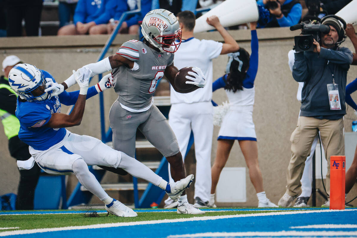 UNLV wide receiver Zyell Griffin (3) fights against Air Force defensive back Jamari Bellamy (3) ...