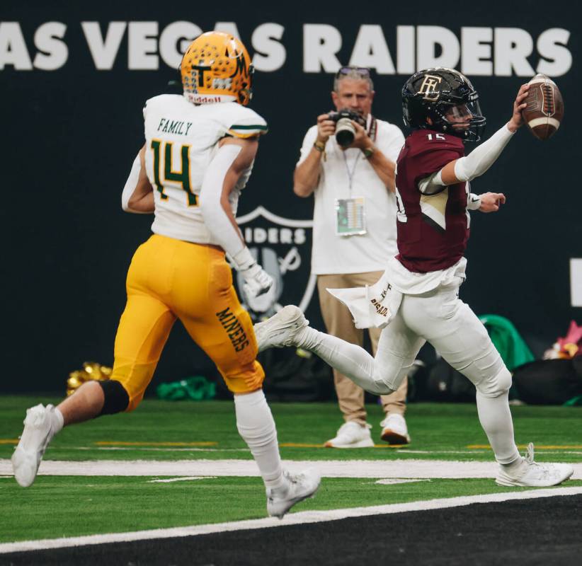 Faith Lutheran quarterback Alex Rogers (15) runs into the end zone for a touchdown during a cla ...