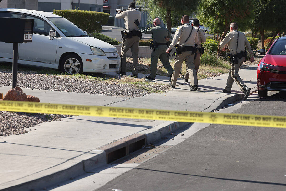 Police point a gun at someone in the 1400 block of West Lake Mead Boulevard. (K.M. Cannon/Las V ...