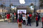Black Friday brings Las Vegas shoppers out for holiday season