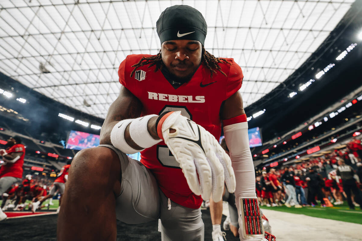 UNLV defensive back Jett Elad (9) prays in the end zone before a football game against San Jose ...