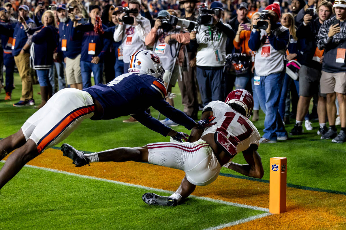 Alabama wide receiver Isaiah Bond (17) catches a touchdown pass in the final minute on a fourth ...
